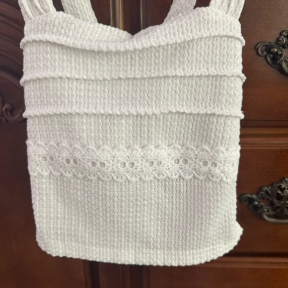 Cute white summer crop top. Never worn. XS - Picture 3 of 7